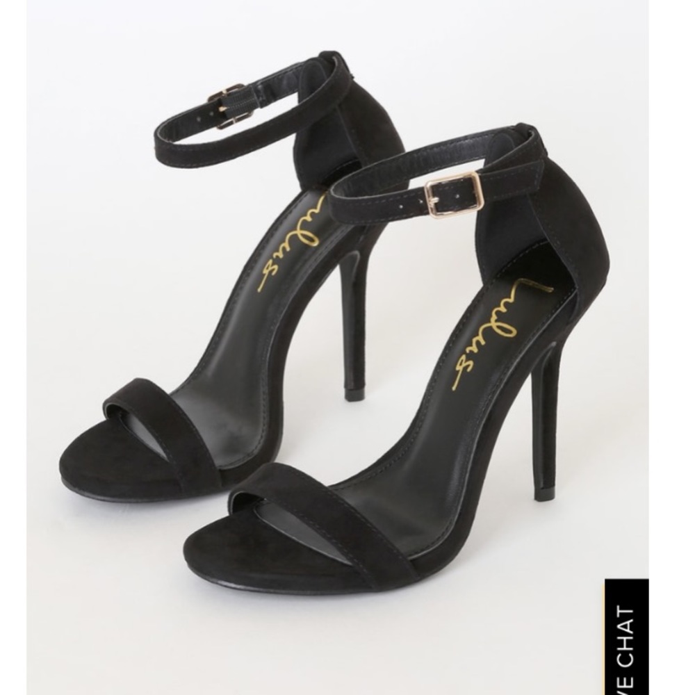 Lulu’s black heels